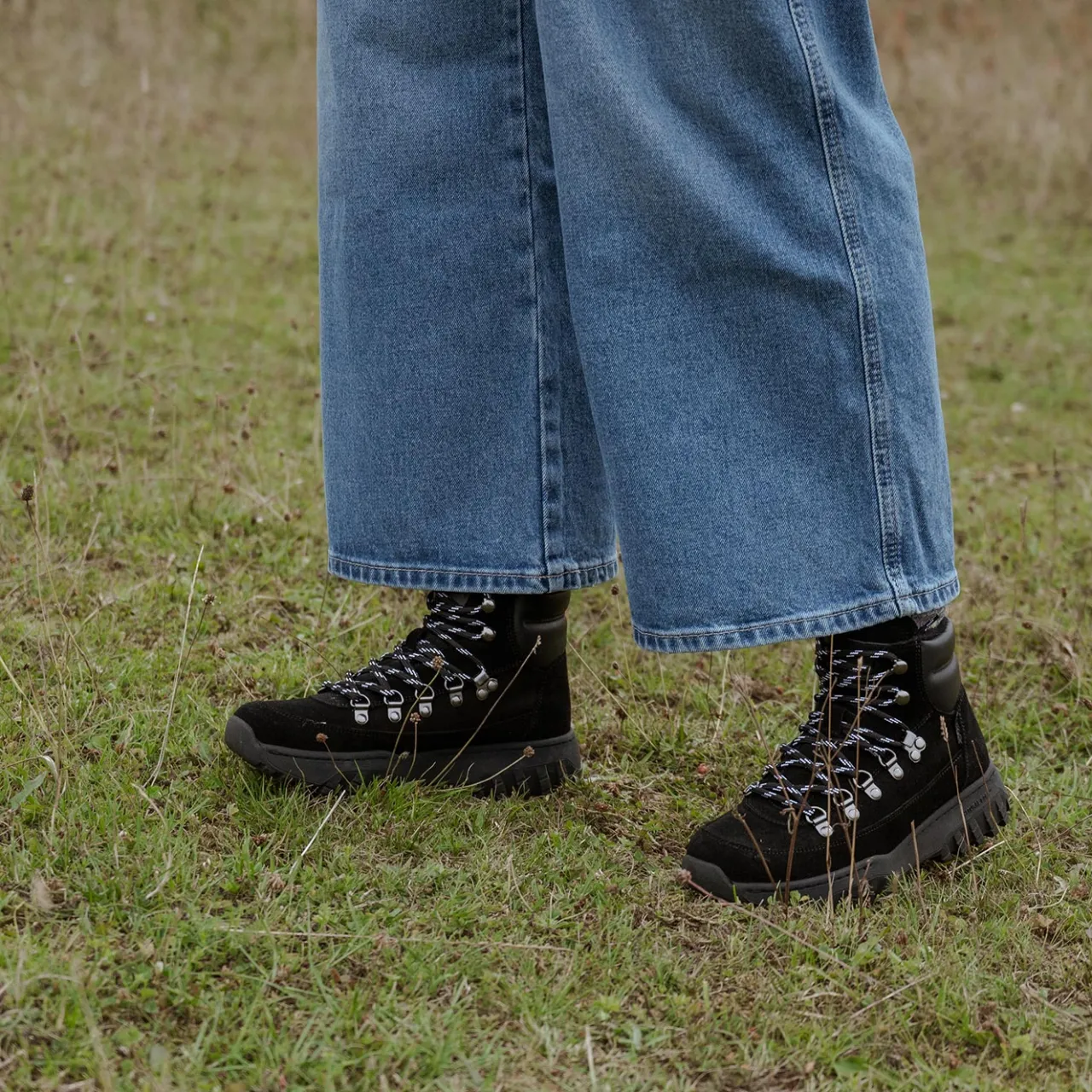 WODEN Iris Track Suede - Black Discount